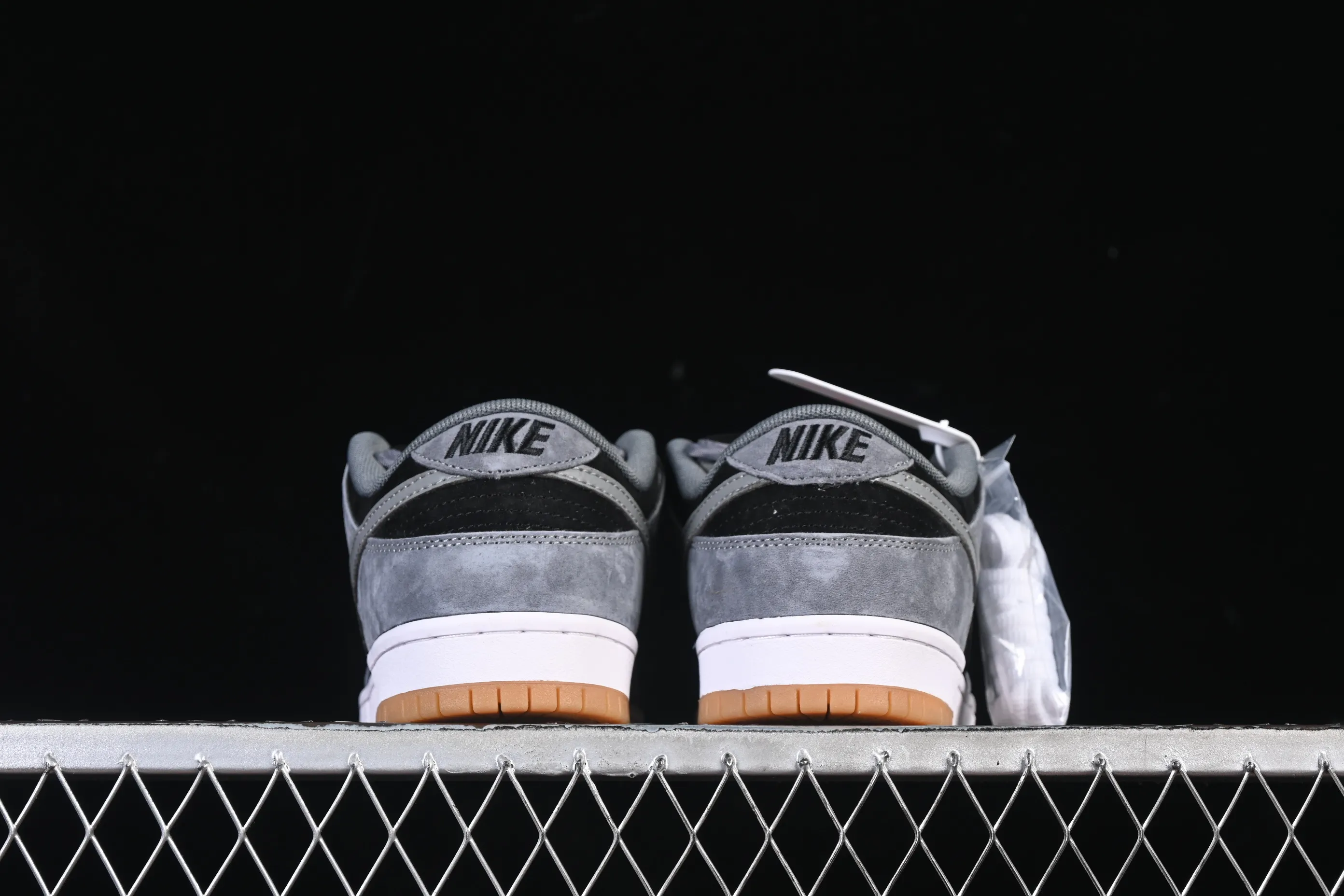 All Categories Nk SB Dunk Series Nk SB Dunk Low Low-top sneakers Nike SB Dunk Low Gray raw rubber SB low-top casual sneakers HF3063-001